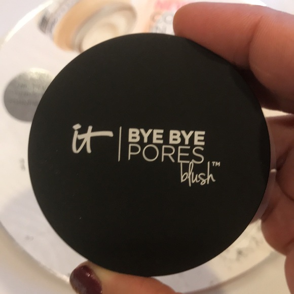 It cosmetics bye bye pores blush - Picture 2 of 7
